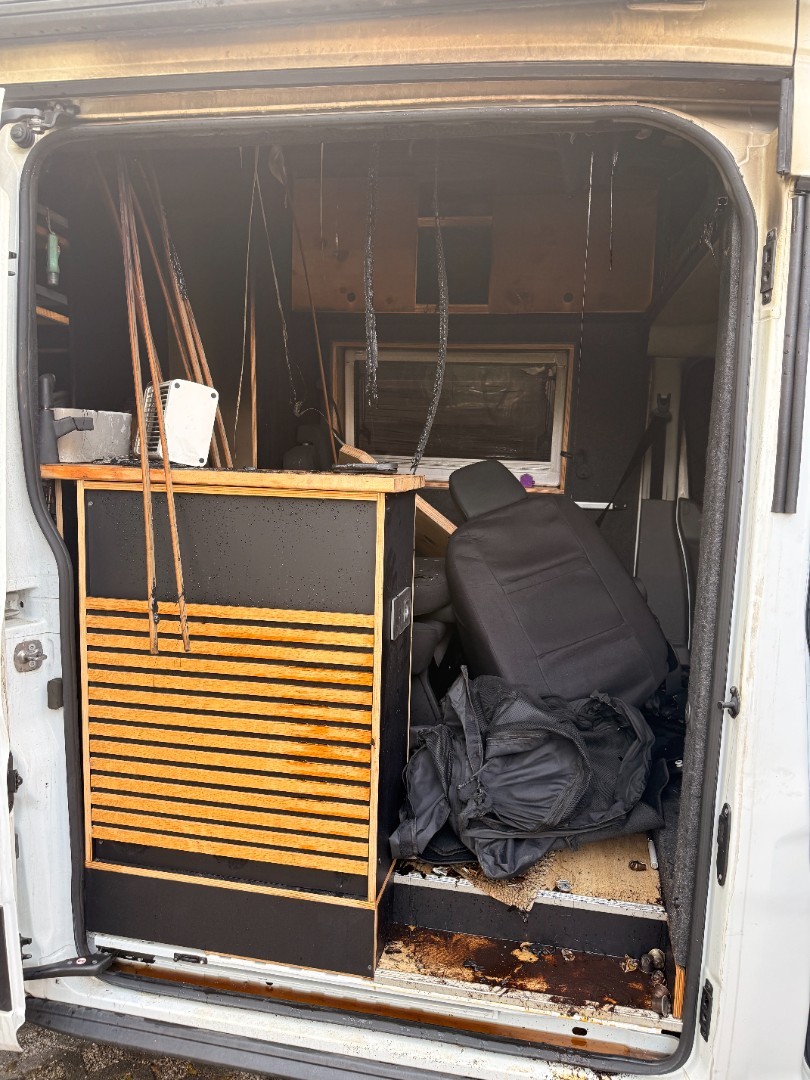 Transporter Brandschaden Detailansicht 11