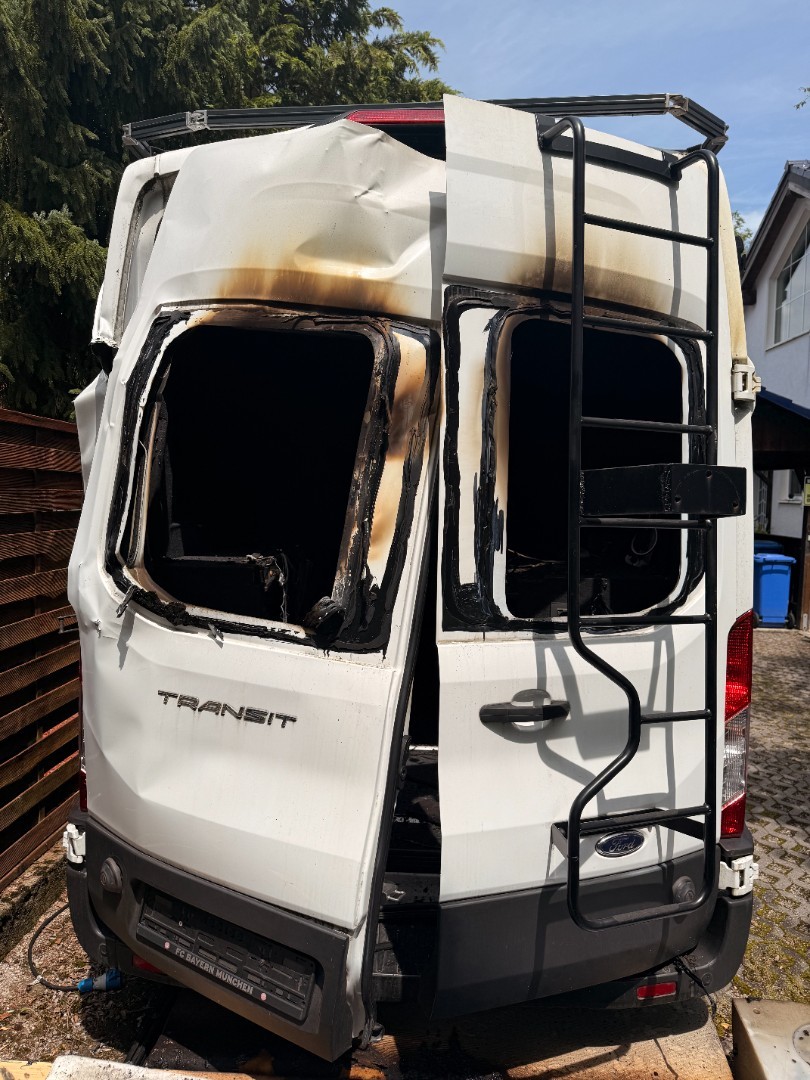 Transporter Brandschaden Detailansicht 21